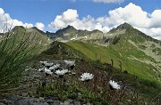 69 Sul sentiero di salita dal Passo di Tartano a Cima di Lemma 